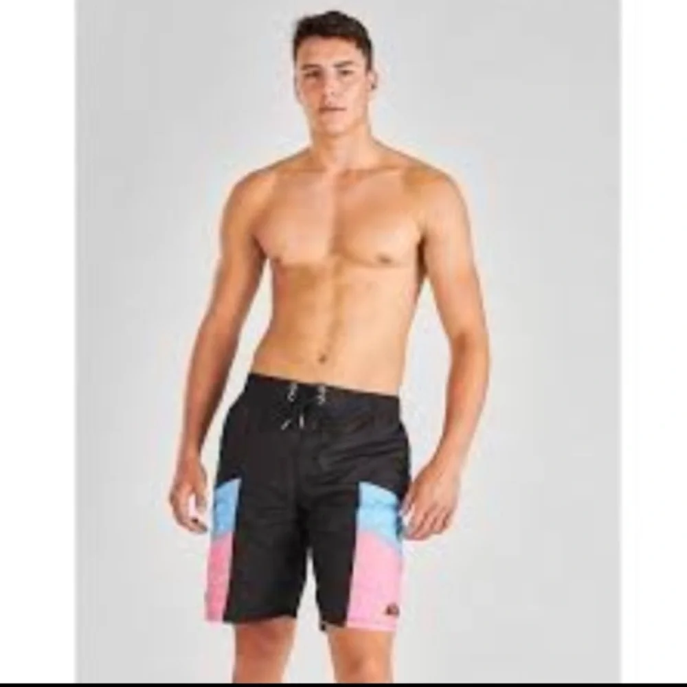 ELLESSE MEN’S HERITAGE EVENDO SWIM SHORT BLACK/PINK/BLUE BATHING SUIT SHORT